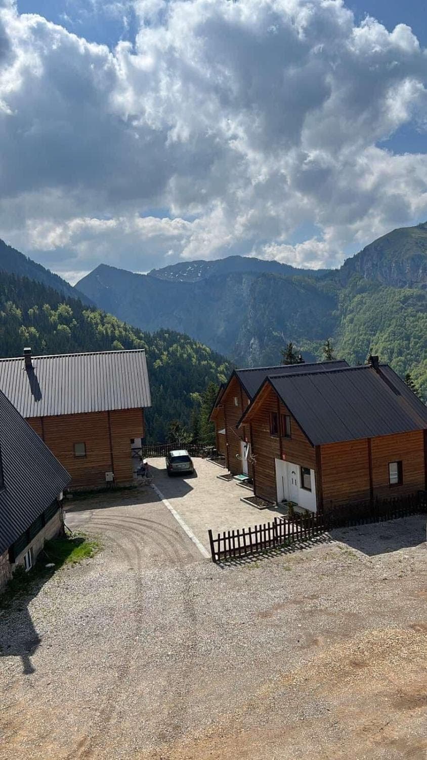 Property building, Day, Natural landscape, Mountain view