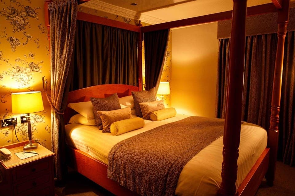 Photo of the whole room, On site