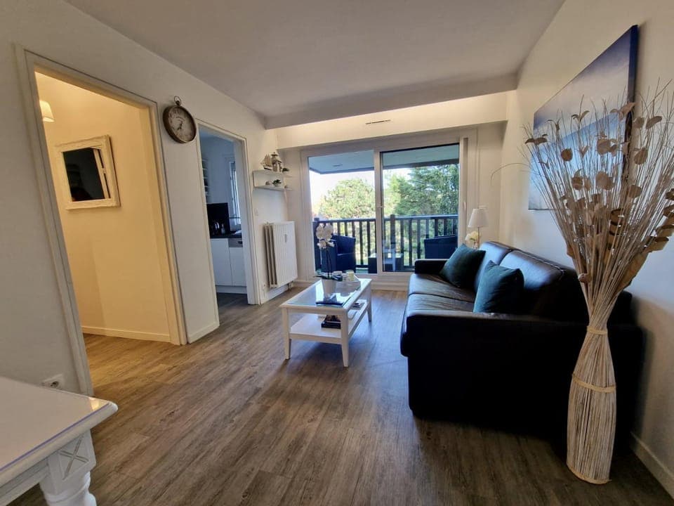 Communal lounge/ TV room, TV and multimedia, Balcony/Terrace, Living room, Seating area, Dining area