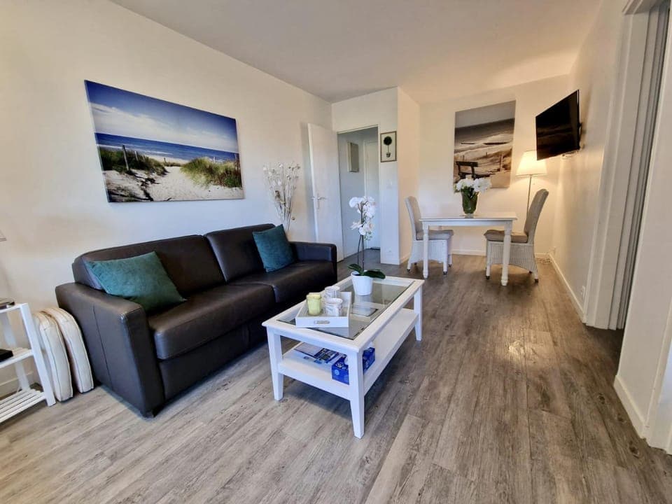 TV and multimedia, Living room, Dining area