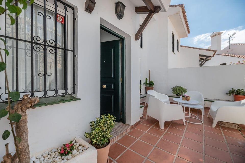 View (from property/room), Balcony/Terrace, Dining area