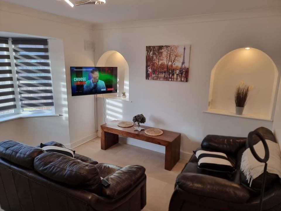 TV and multimedia, Living room, Seating area