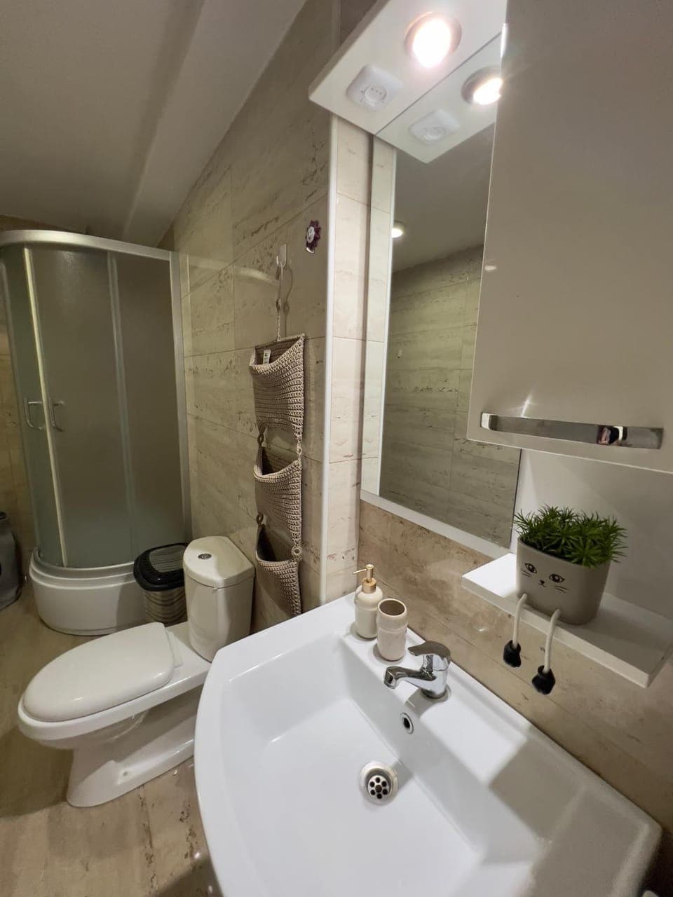 Shower, Toilet, Bathroom, Bath, towels