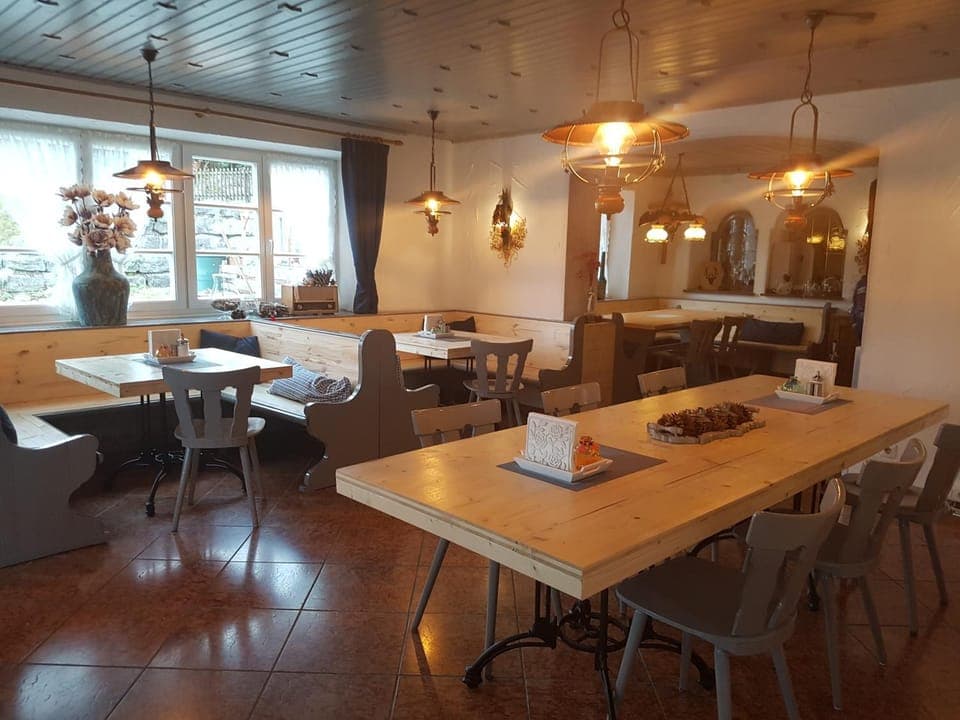 Restaurant/places to eat, Dining area