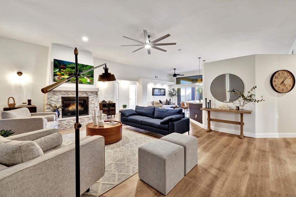 TV and multimedia, Living room, Seating area, fireplace