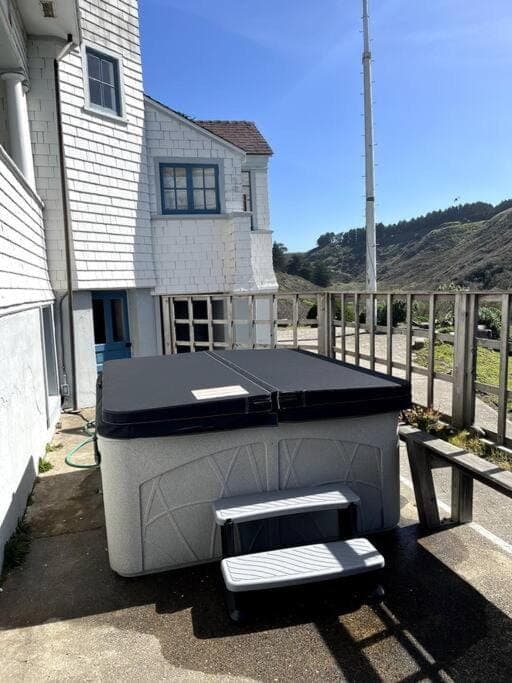 Property building, Hot Tub