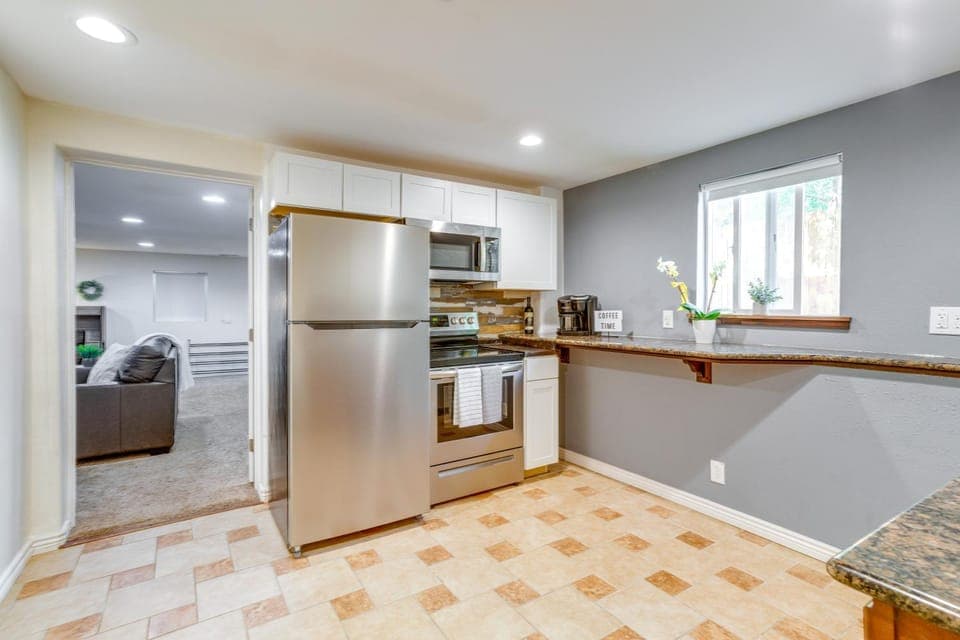 9 Mi to Dtwn Denver: Aurora Vacation Rental Apartment in Aurora