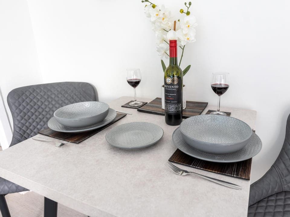 Seating area, Dining area, Drinks