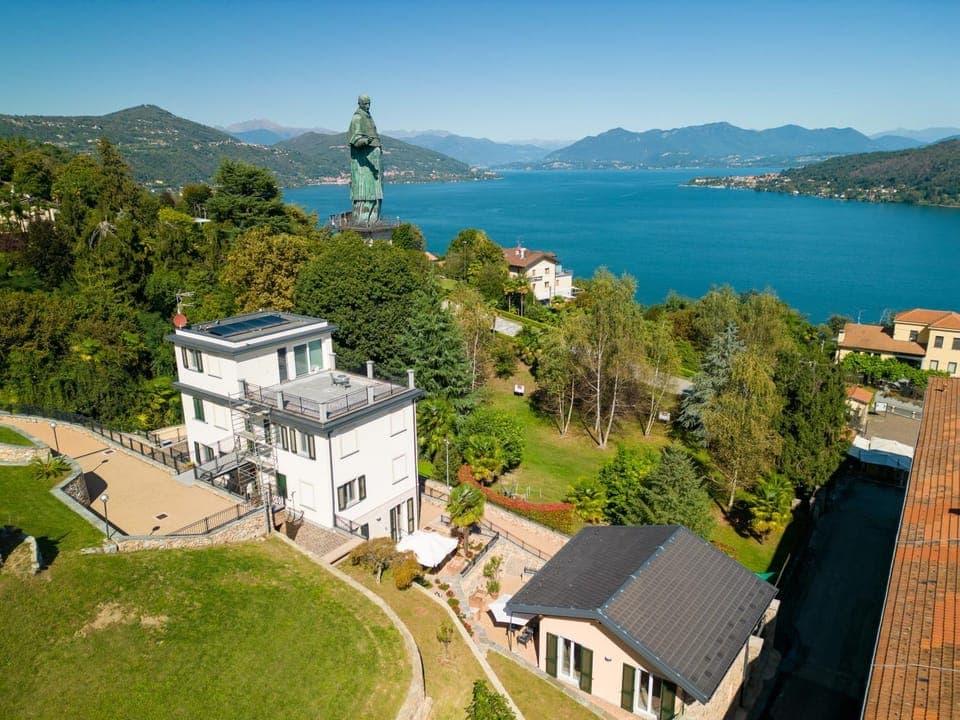 Property building, Nearby landmark, Bird's eye view