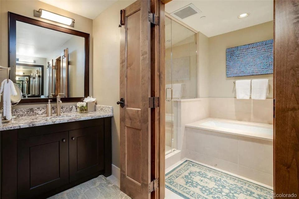 Edgemont 2301 Luxury Condo with Backdoor Ski-In Ski-Out Access! House in Steamboat Springs