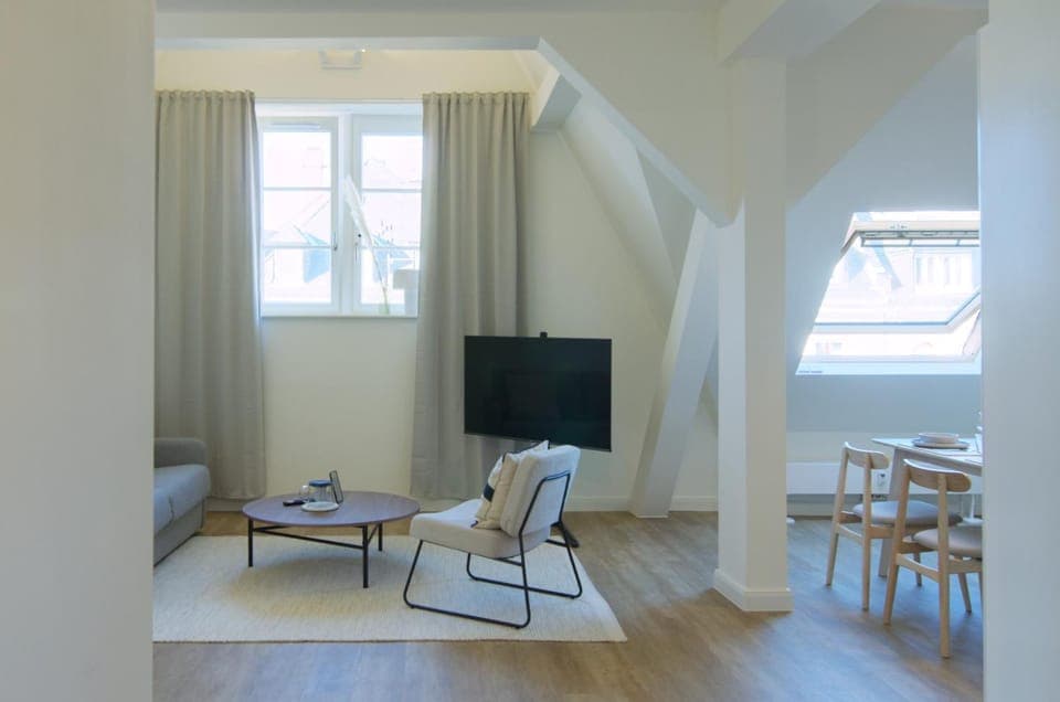 TV and multimedia, Living room, Dining area