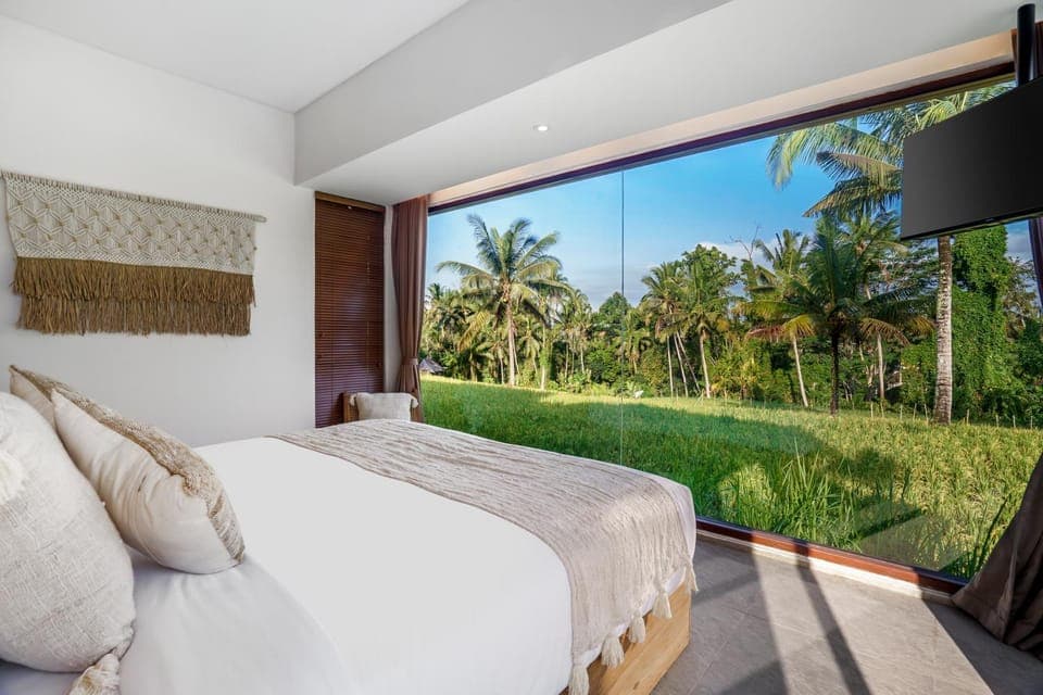 Bed, TV and multimedia, View (from property/room), Photo of the whole room, Bedroom, Garden view, air conditioner