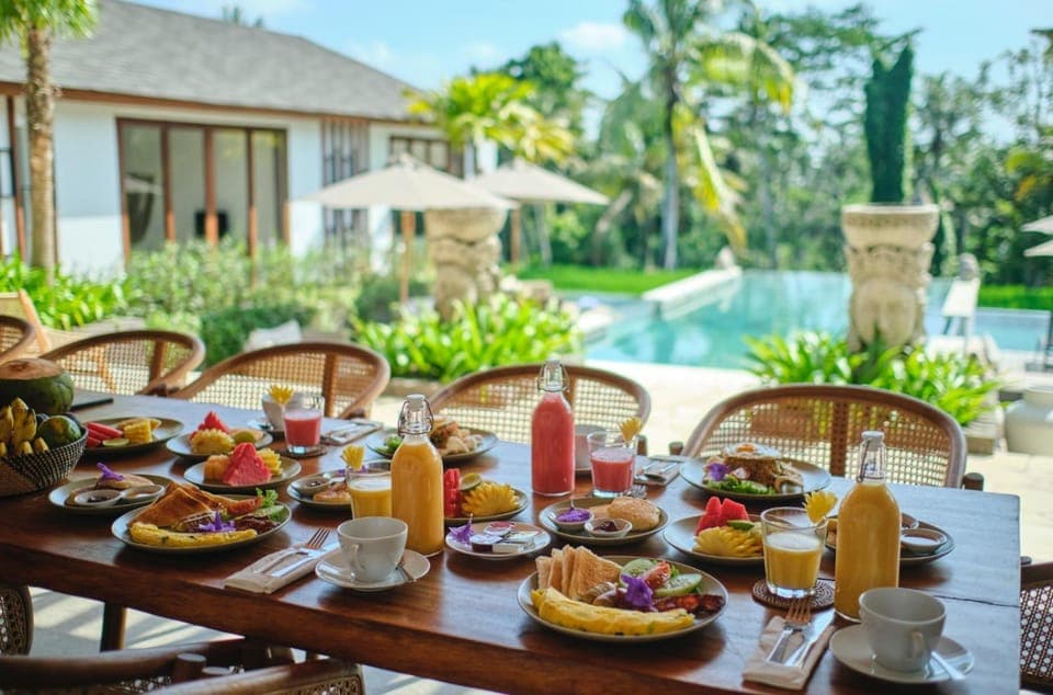 Food and drinks, Seating area, Dining area, Food, Garden view, Pool view, Breakfast, Drinks