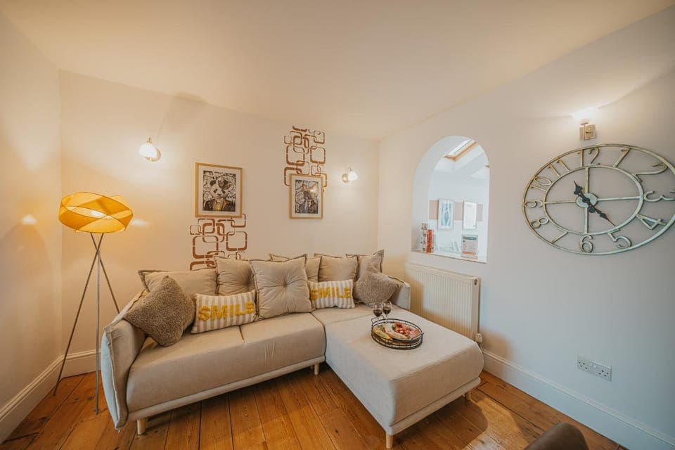 Bed, Living room, Seating area