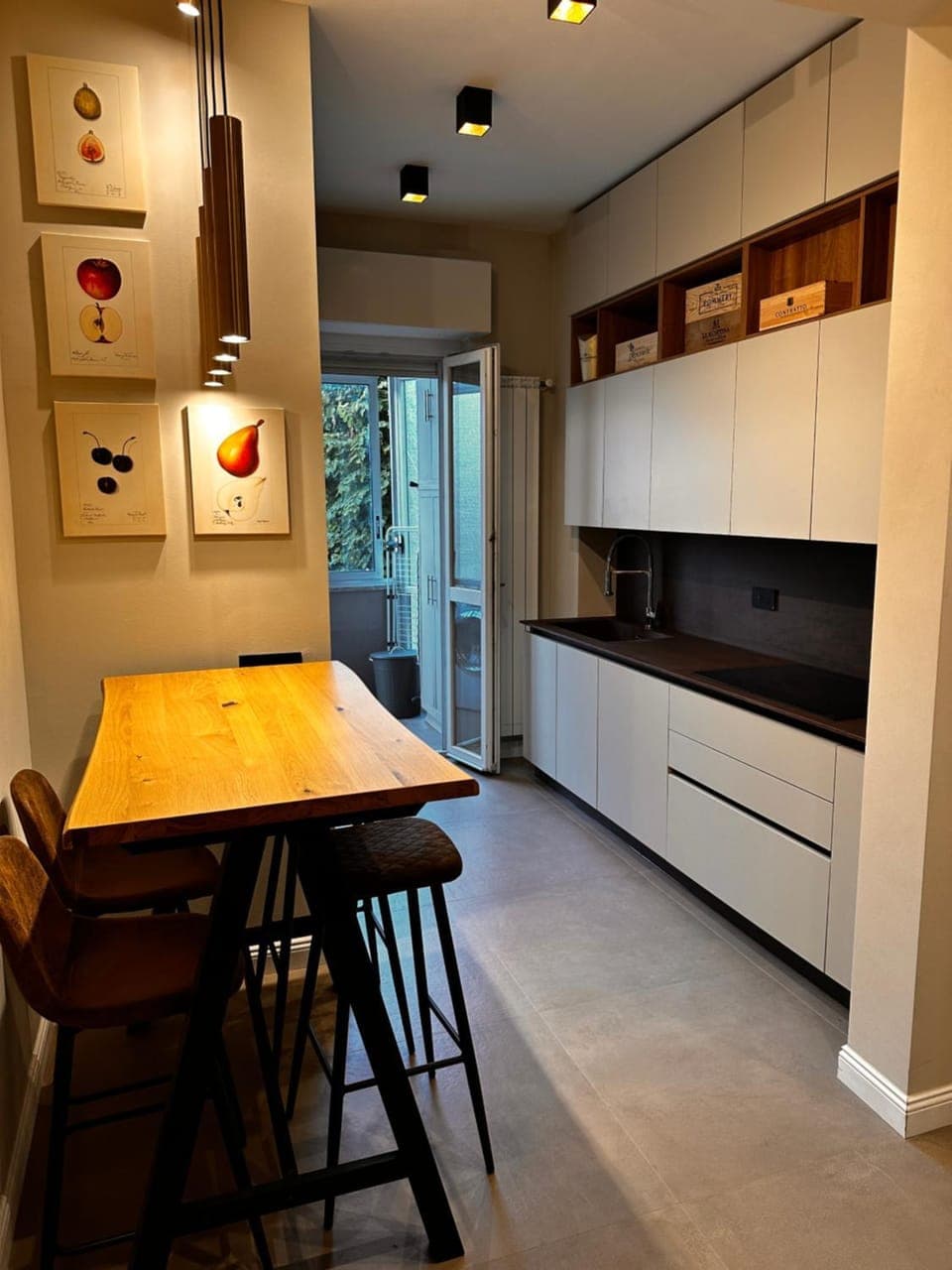 Kitchen or kitchenette, Dining area, stove