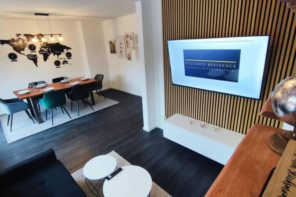 TV and multimedia, Living room, Seating area, Dining area