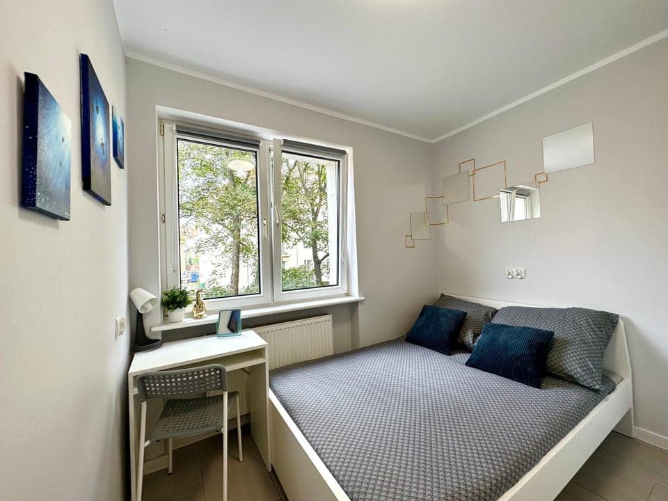 Bed, Photo of the whole room, hair dresser