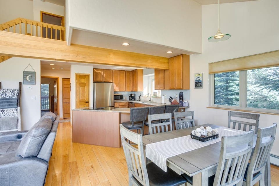 Cozy Colorado Retreat w/ Deck, Grill & Pool Access House in Edwards
