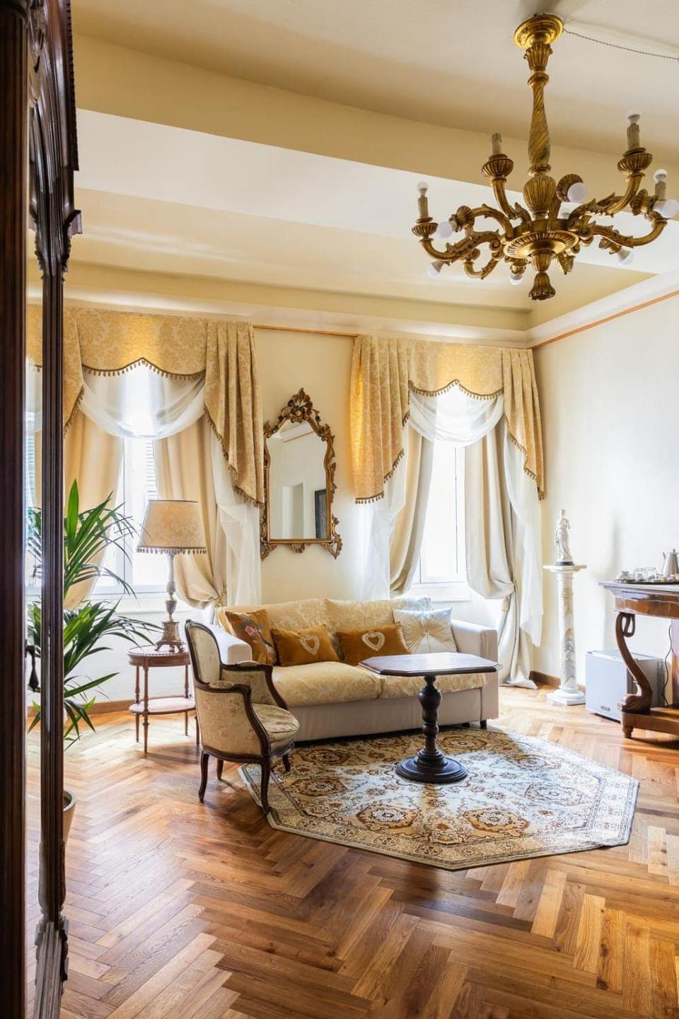 Living room, Photo of the whole room, Seating area, Bedroom