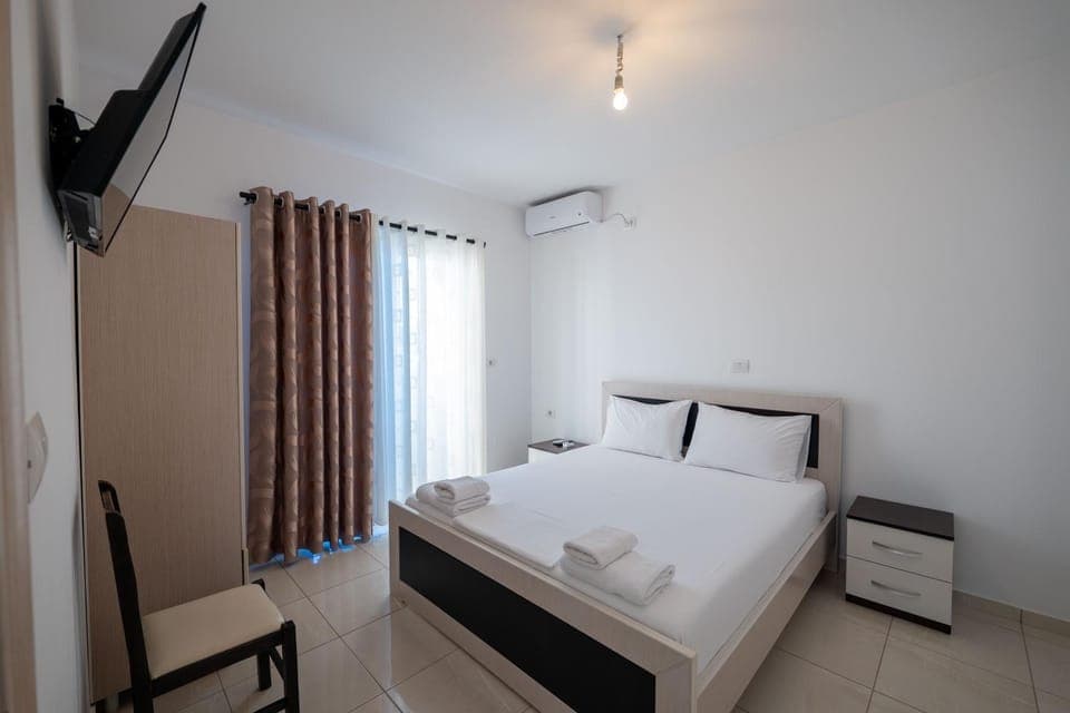 Bed, Bedroom, towels, air conditioner