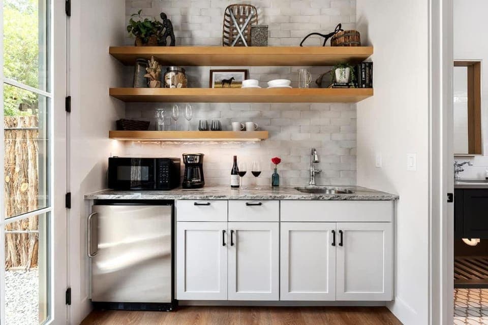 Kitchen or kitchenette, kitchen