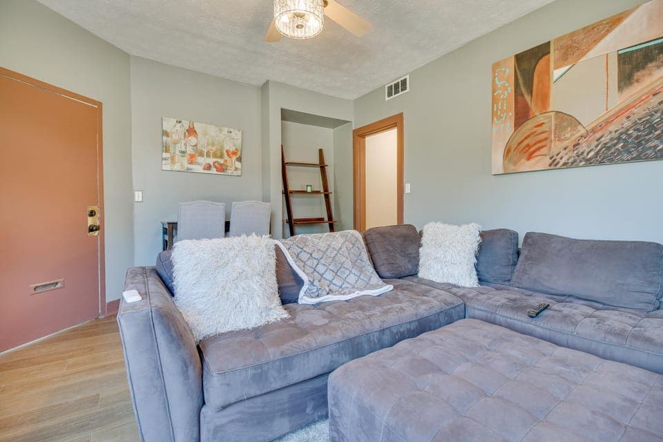 Jetted Tub: Dayton Condo, 2 Mi to Oregon District House in Dayton