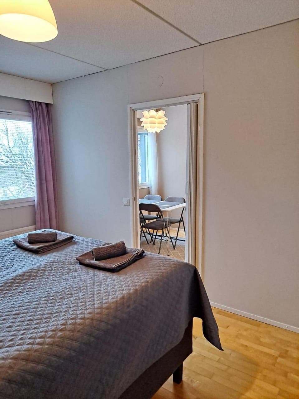 Bed, Photo of the whole room, Seating area, Dining area, Bedroom, towels