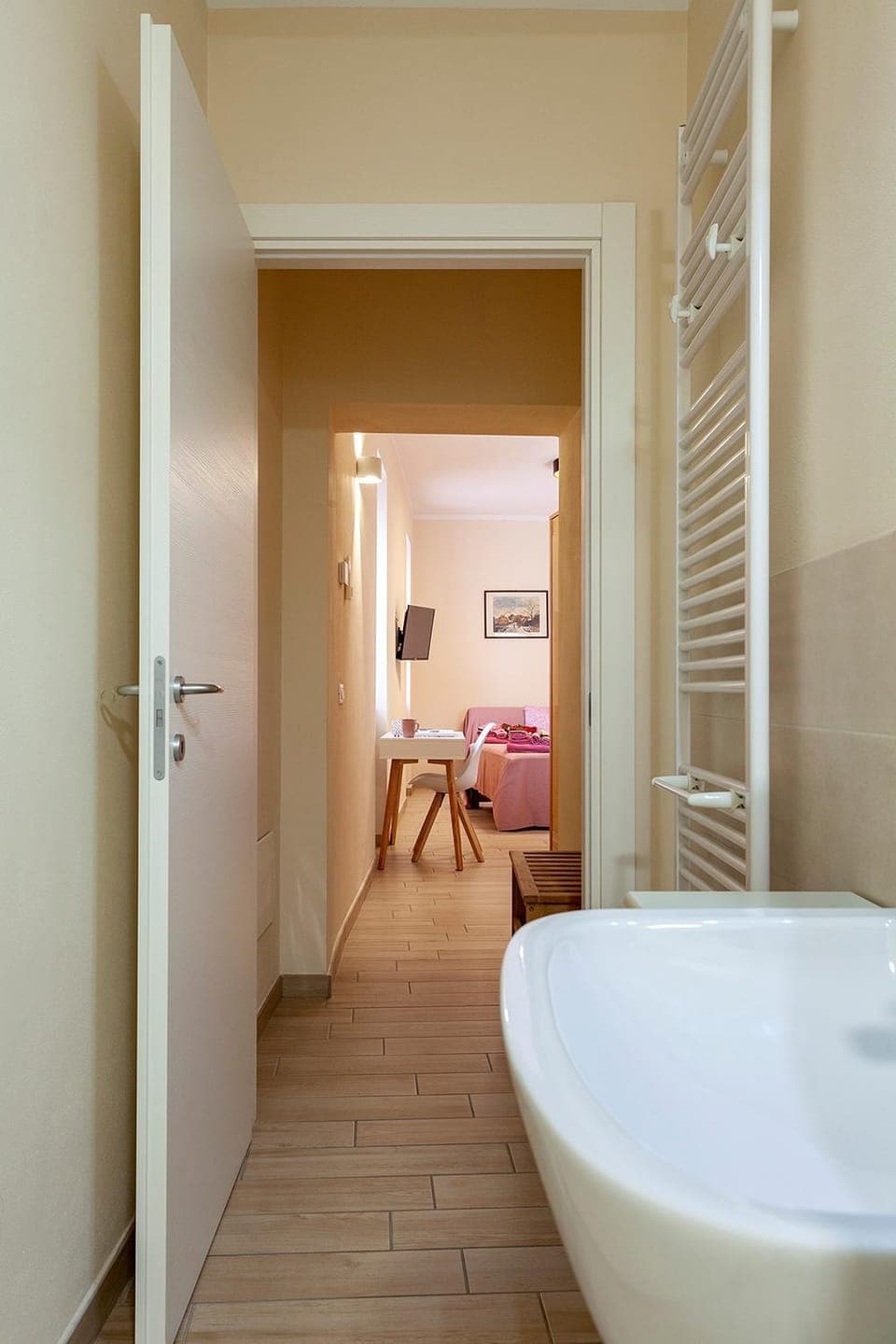 Bed, Bathroom, Photo of the whole room, Bedroom, towels