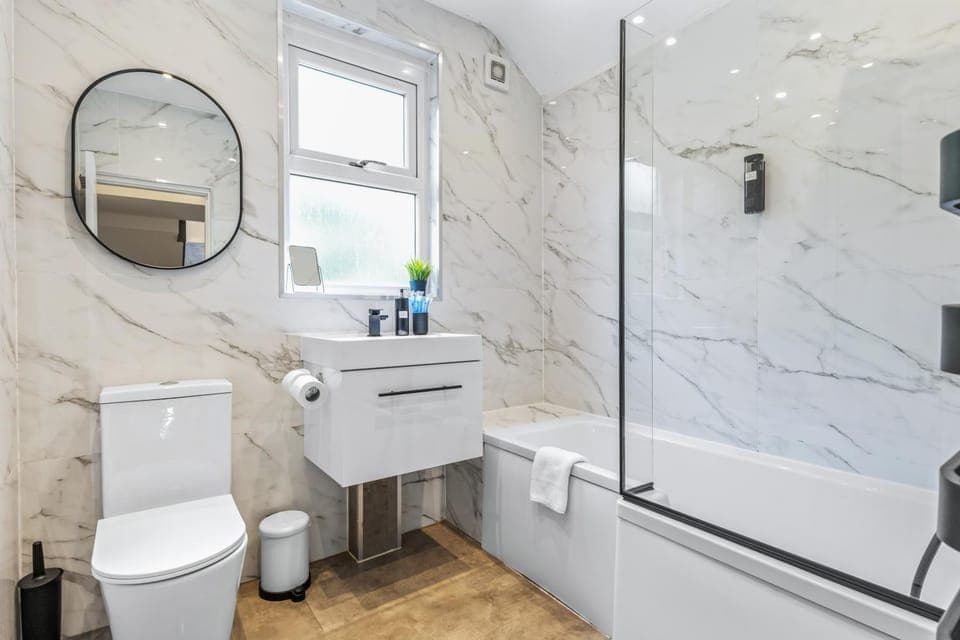 Shower, Toilet, Bathroom, Bath, towels