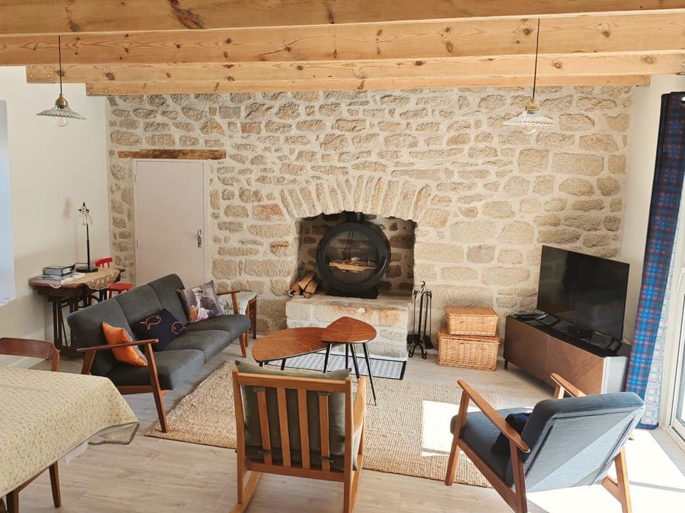 TV and multimedia, Living room, Evening entertainment, fireplace