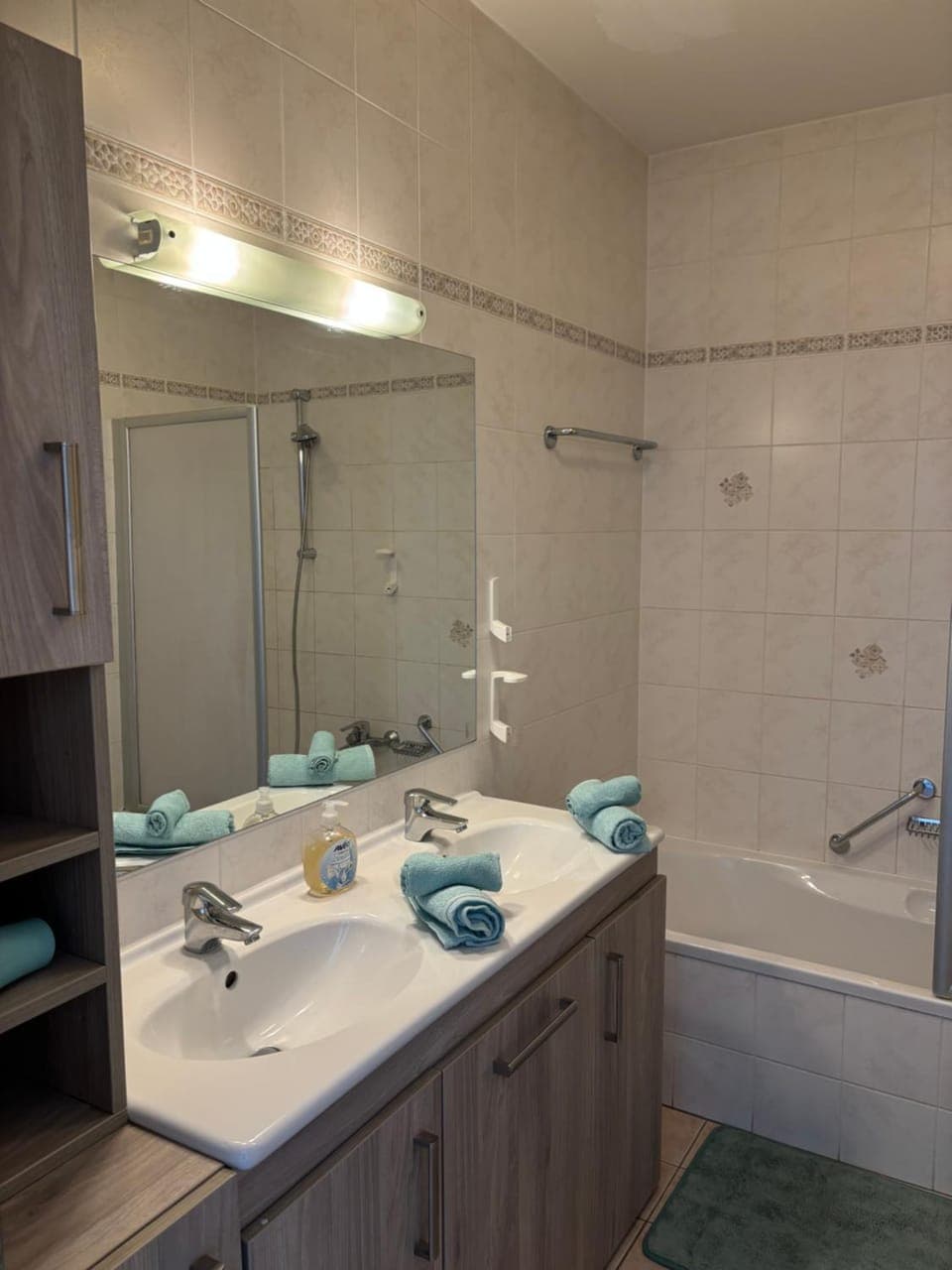 Shower, Bathroom, Bath, towels