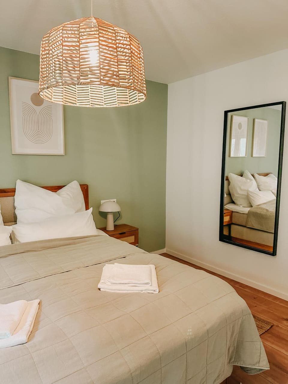 Bed, Photo of the whole room, Bedroom, towels