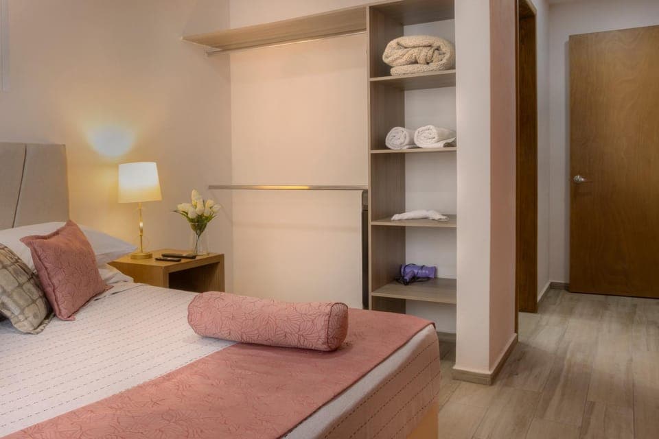 Bed, Photo of the whole room, Bedroom, towels