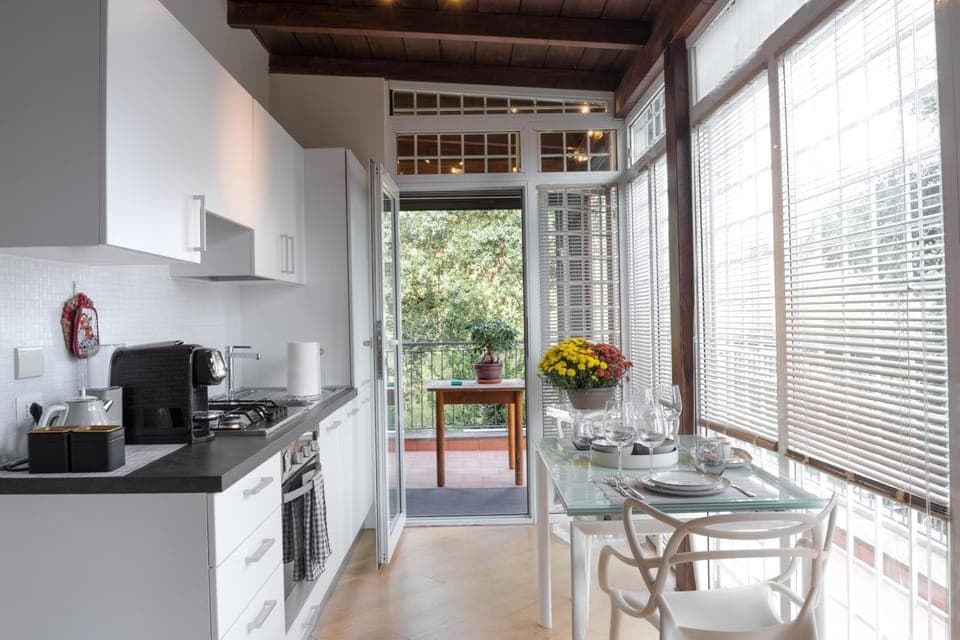 Kitchen or kitchenette, Dining area, pet friendly, stove