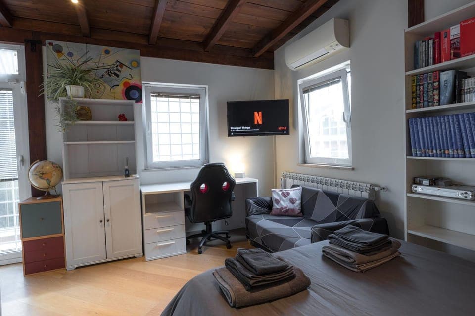 TV and multimedia, Seating area, hair dresser