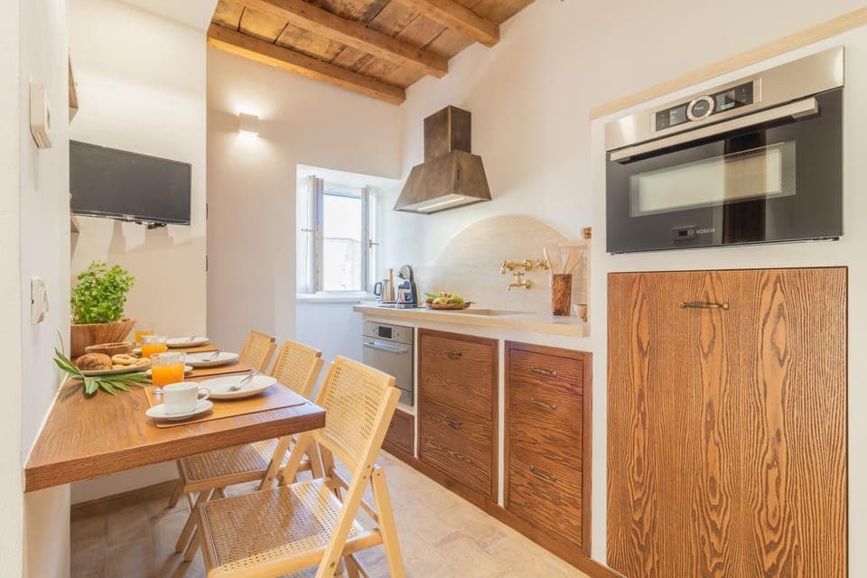 TV and multimedia, Kitchen or kitchenette, Dining area, minibar, stove