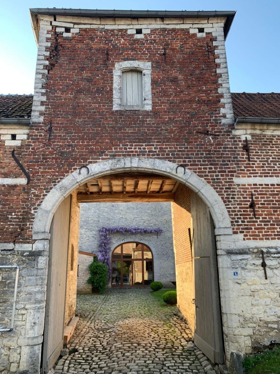 Facade/entrance, Day, Landmark view