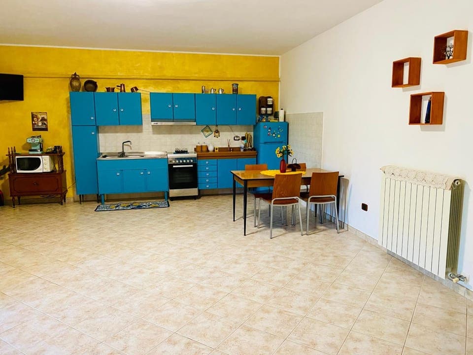 Kitchen or kitchenette, Dining area, minibar, oven, pet friendly, stove, toaster
