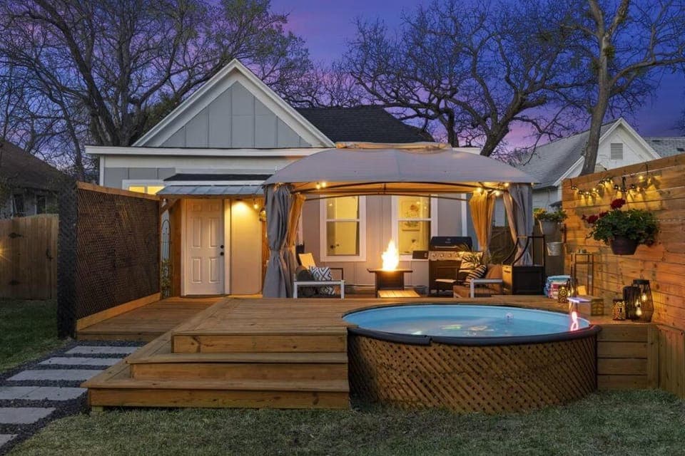 Hot Tub, Swimming pool