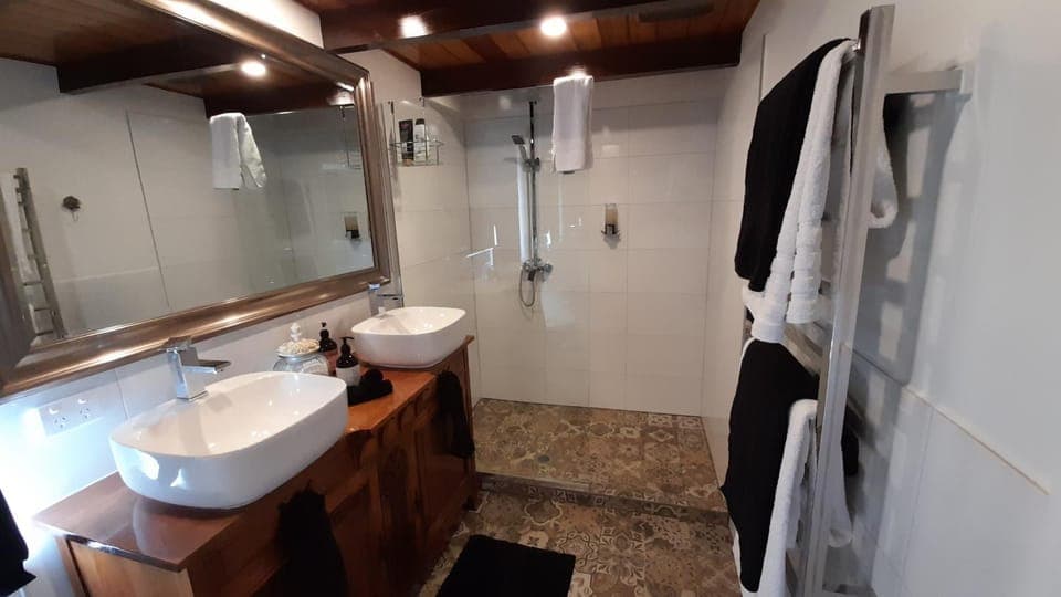 Shower, Bathroom, towels