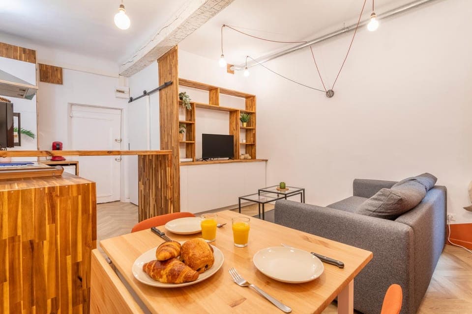 TV and multimedia, Kitchen or kitchenette, Living room, Seating area, Dining area, Drinks