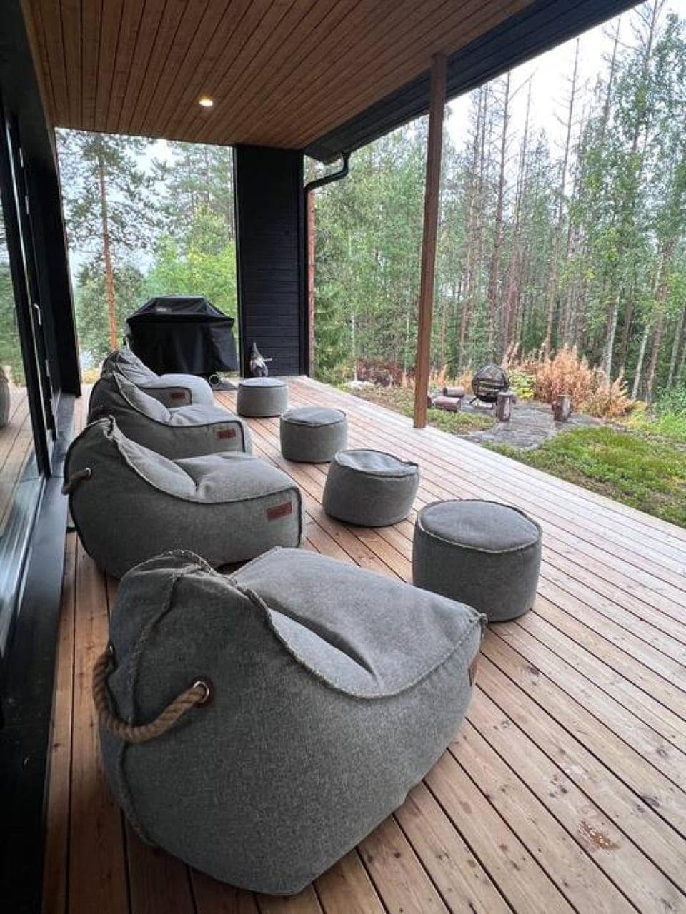 Patio, Day, Natural landscape, BBQ facilities, Seating area