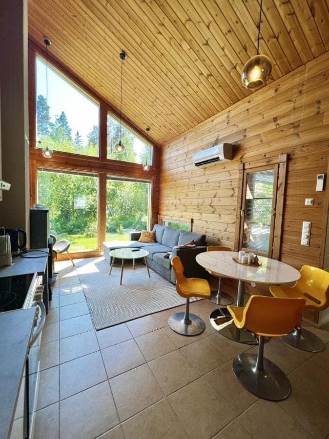 TV and multimedia, Living room, Seating area, Dining area, air conditioner