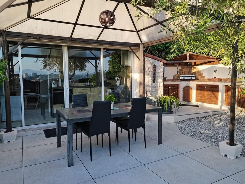 Patio, Dining area, kitchen