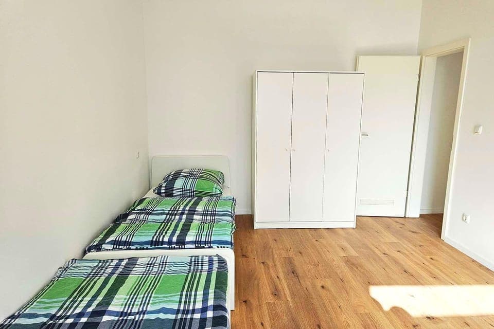 Bed, Photo of the whole room, wardrobe