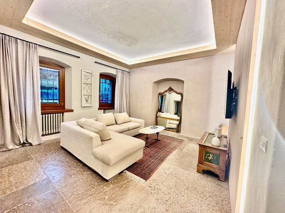 TV and multimedia, Living room, Seating area, internet