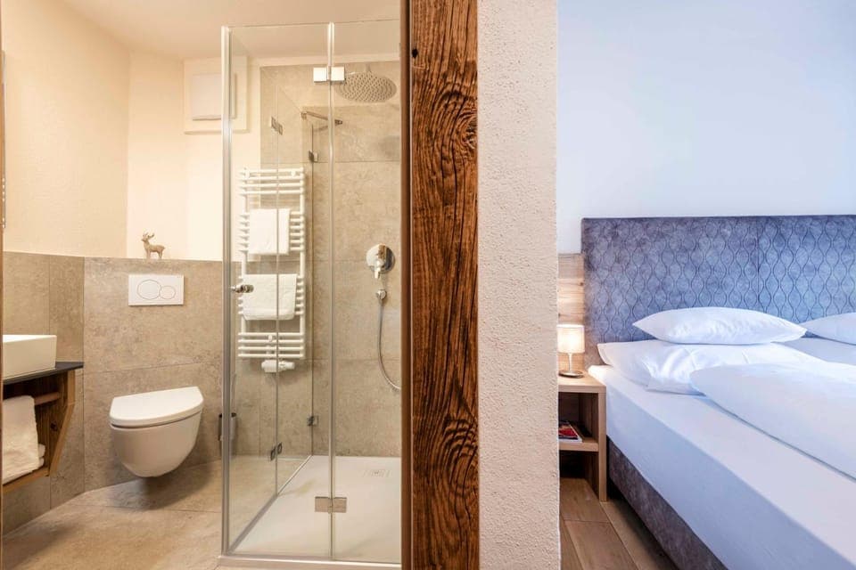 Shower, Toilet, Bathroom, Bedroom