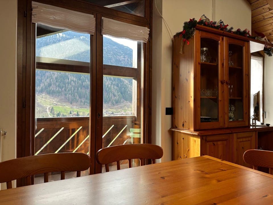Dining area, Mountain view