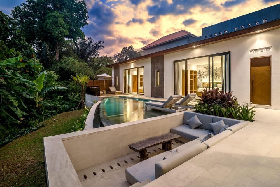 Seating area, Pool view, Swimming pool, sunbed