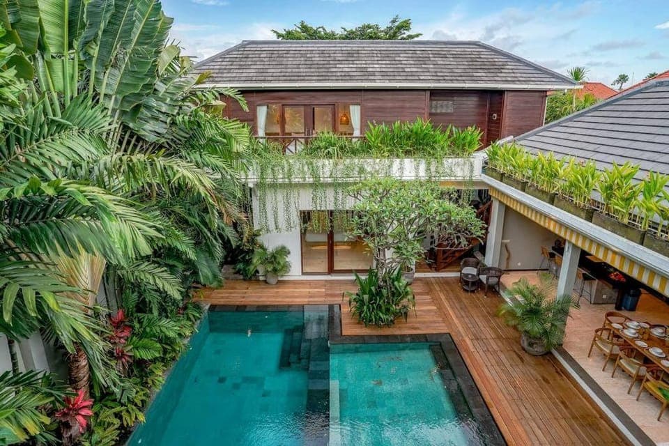 Property building, Garden view, Pool view, Swimming pool
